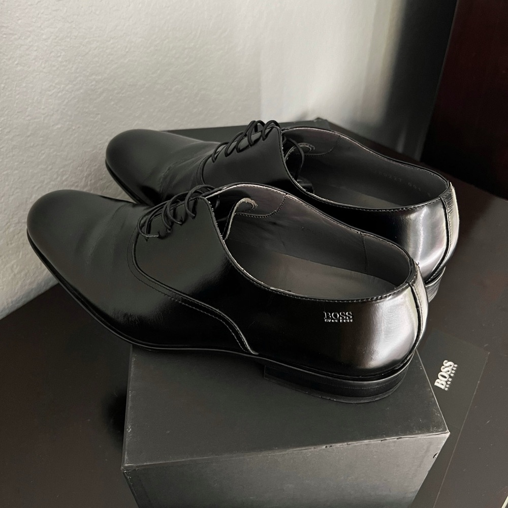 BOSS ITALIAN LEATHER DERBY SHOES WITH STITCHING DETAILS